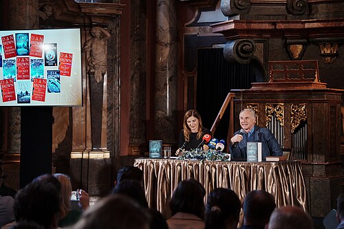 Dan Brown