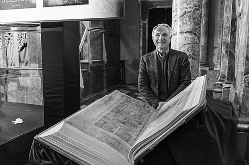 Dan Brown